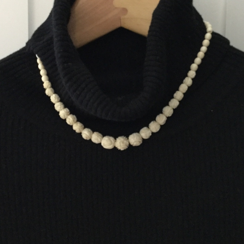VINTAGE CARVED CABBAGE ROSE NECKLACE - Picture 2 of 6